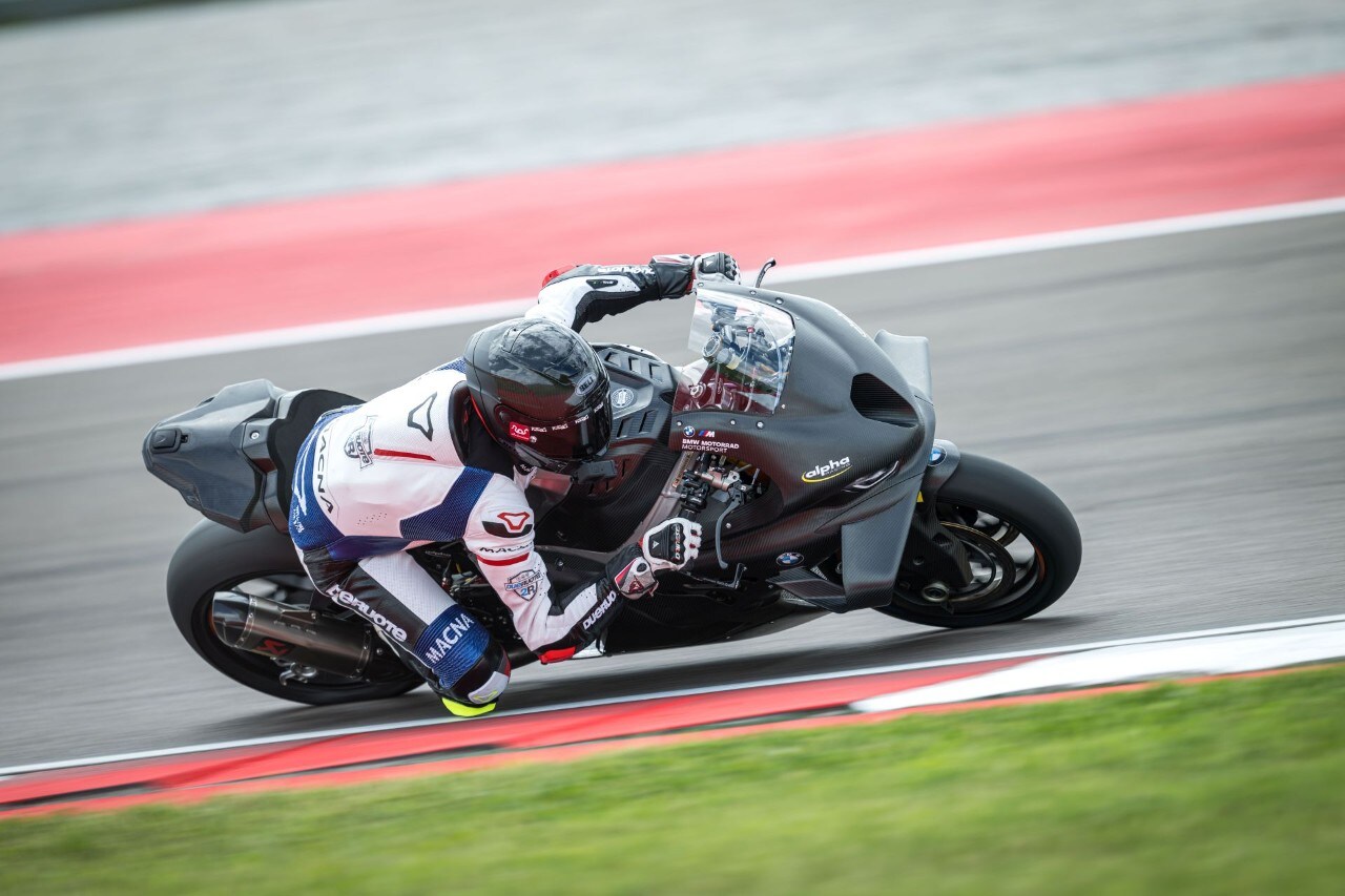 DueruoteTG #238 - Abbiamo guidato in pista la BMW che corre in SBK! 